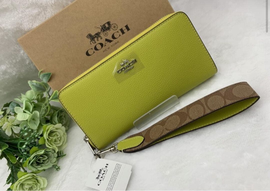 COACH ライムグリーン 長財布