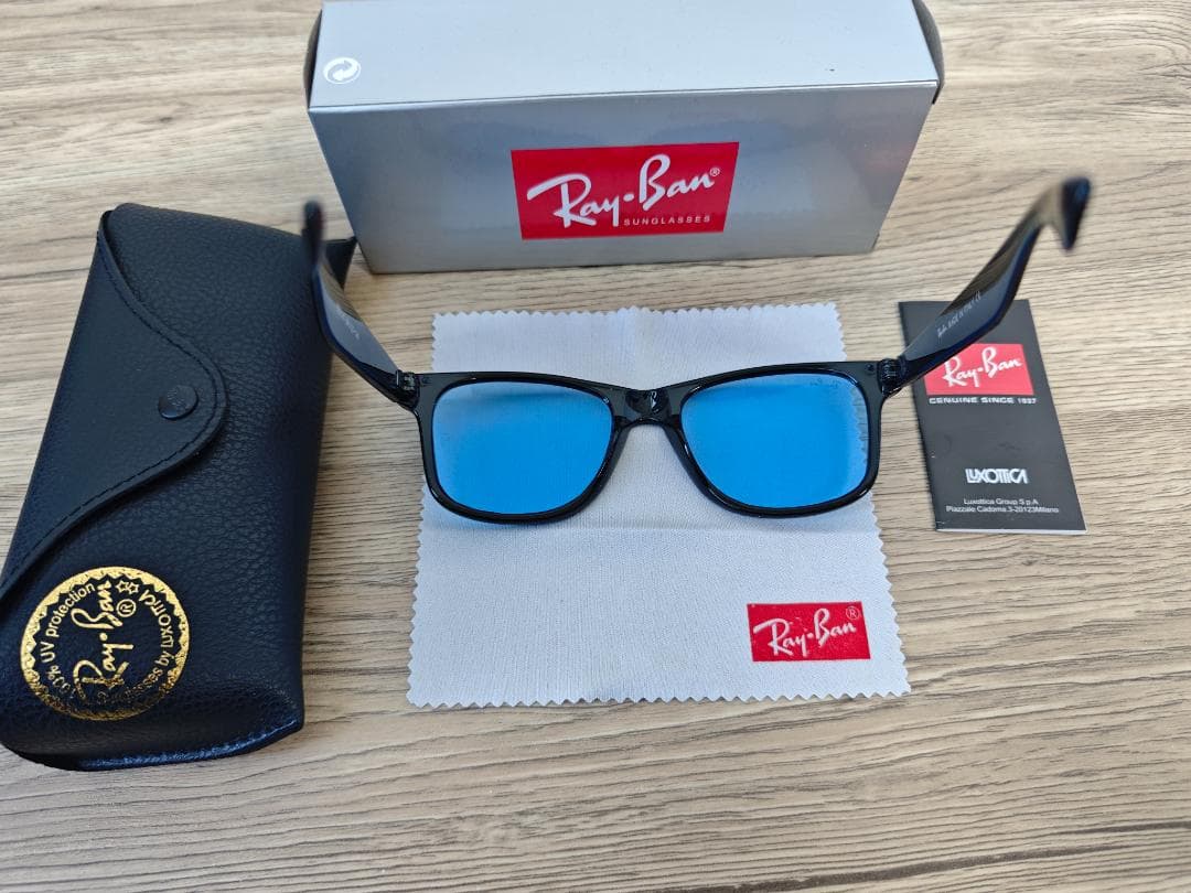 Ray-Ban サングラス 青いレンズ 黒フレーム*2