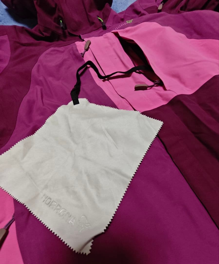 NORRØNA GORE-TEX スノーウエアジャケットとパンツのセット