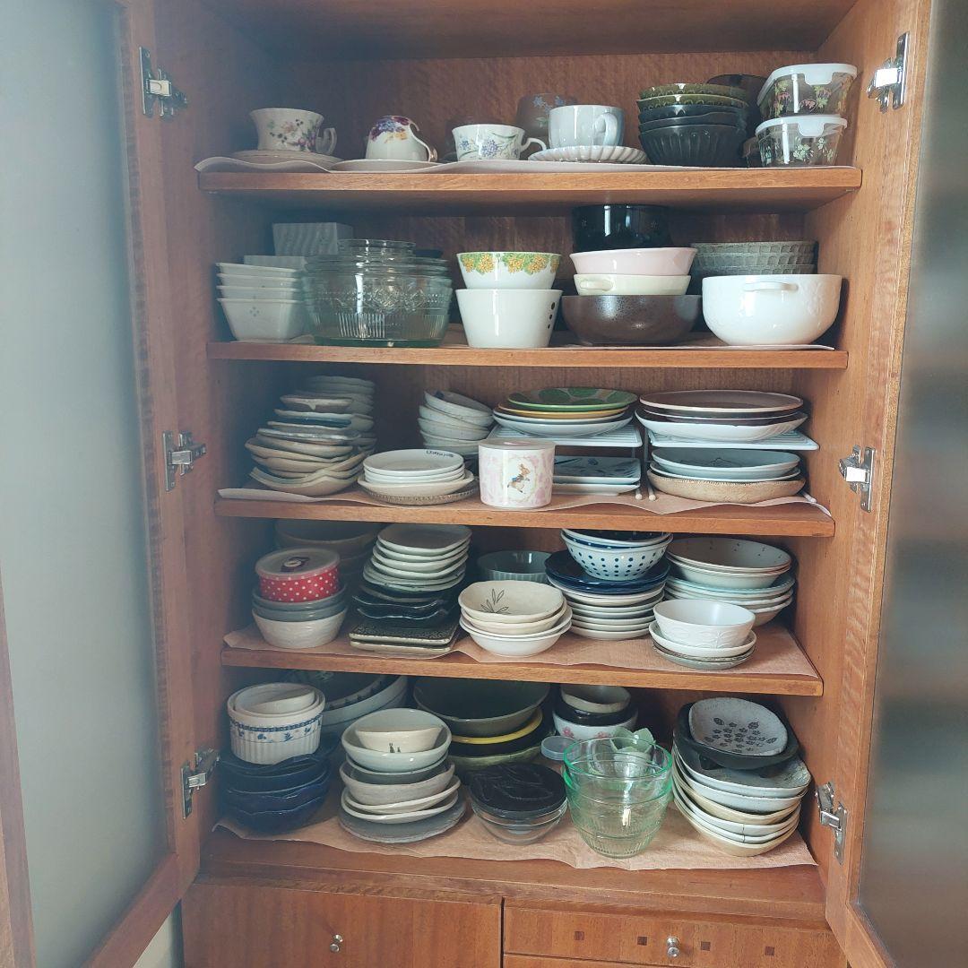 美品 幅115 高級 天然木 食器棚 トレー付き