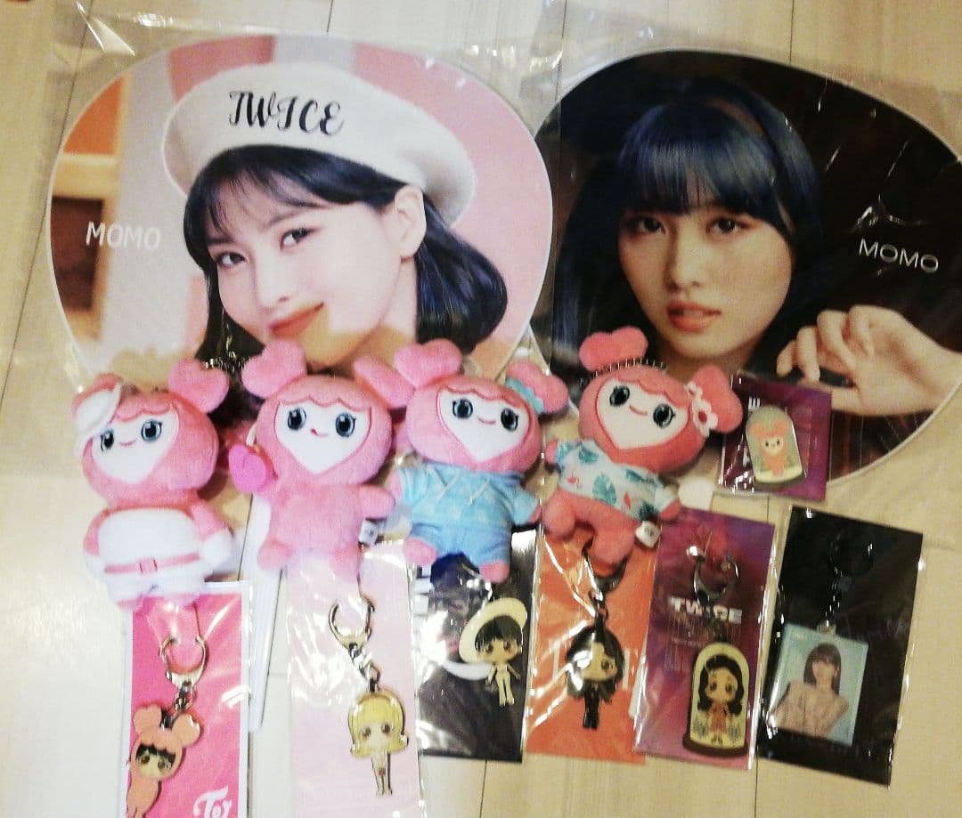 TWICE モモ グッズ