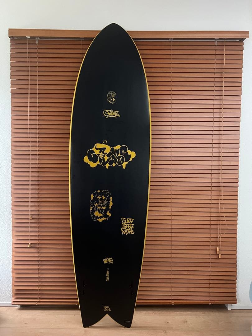新品同様 CRIME サーフボード ミッドレングス ファンボード