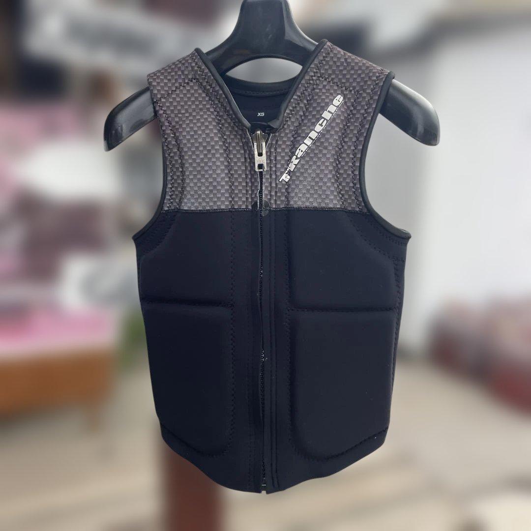 Tranche ブラック ネオプレン ベスト　xs中古