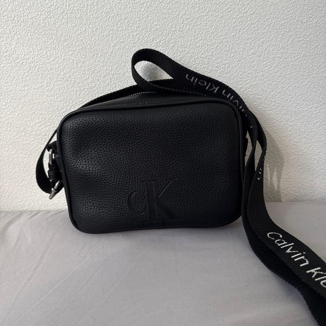   ブラック ショルダーバッグ