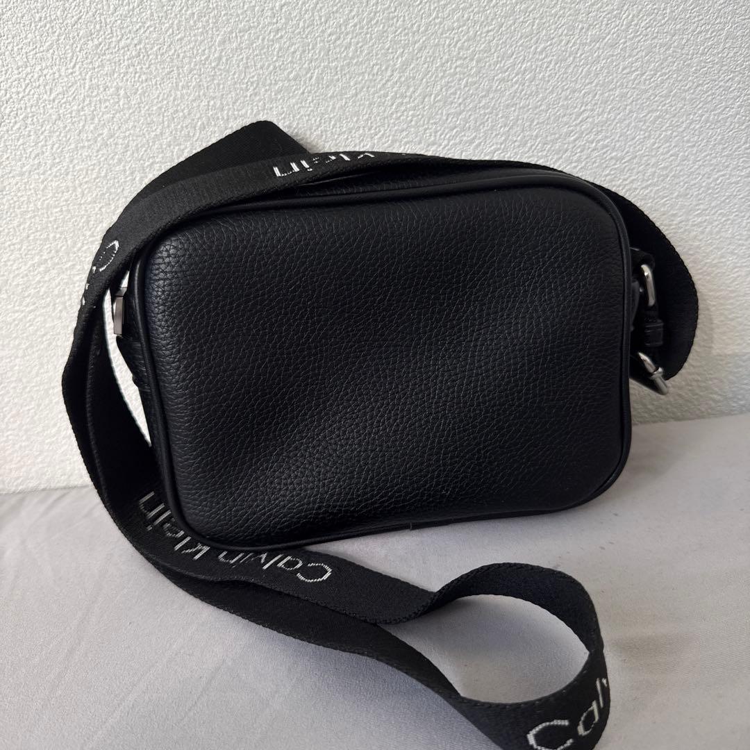   ブラック ショルダーバッグ