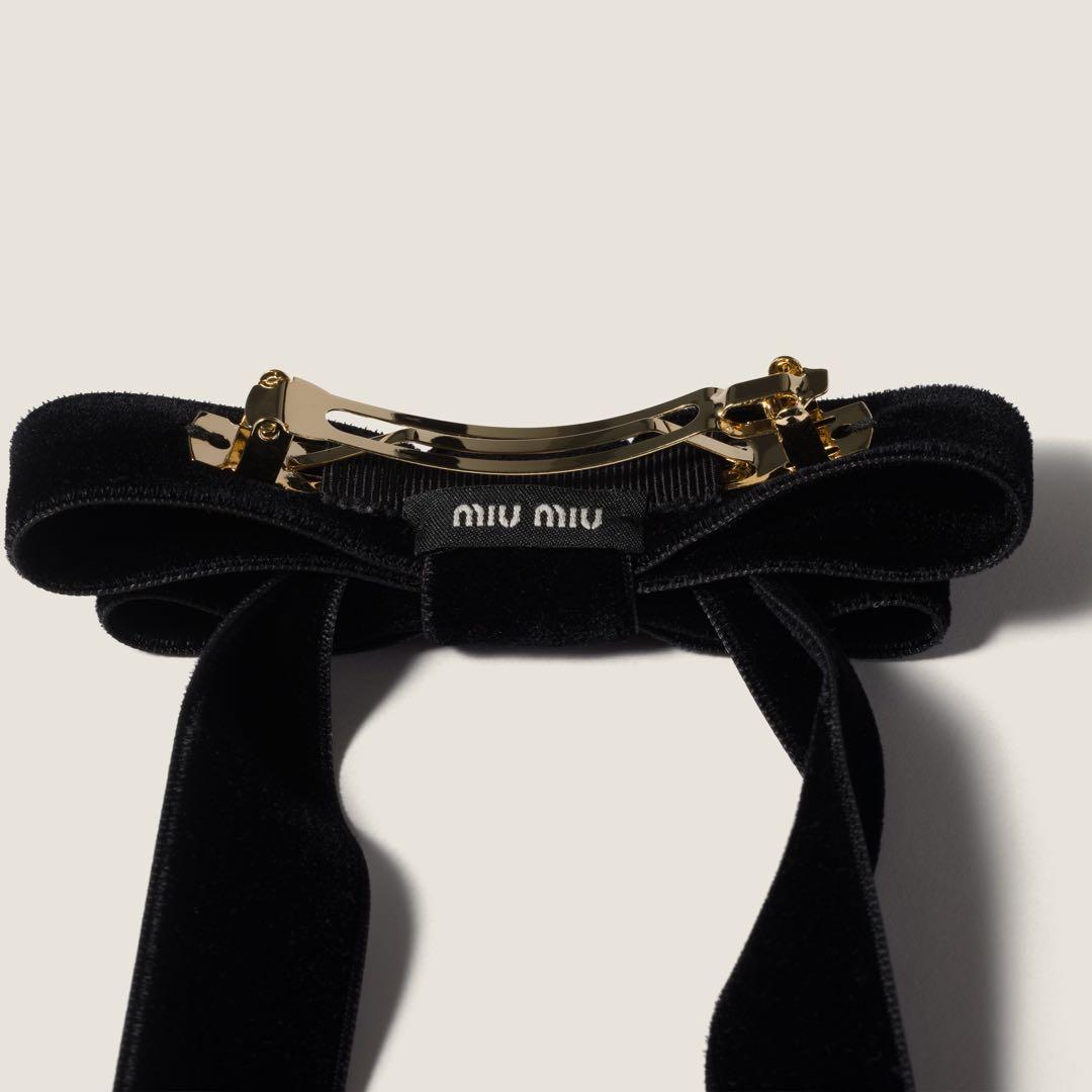 新品未使用　miumiu ベルベット ヘアクリップ