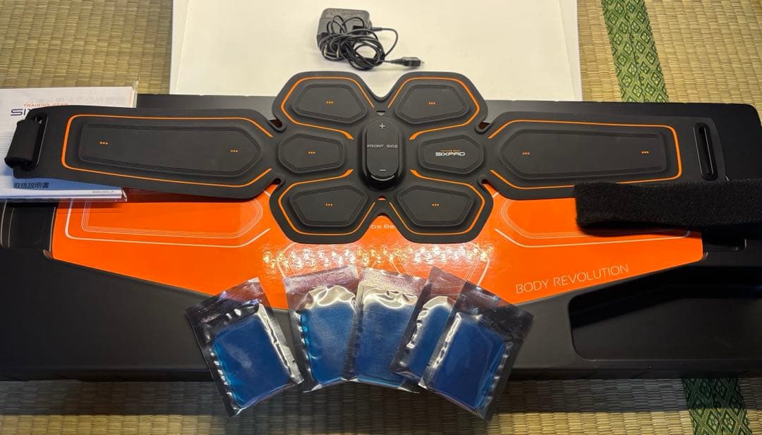 【美品】新品パッド付　シックスパッド　アブズベルト　S/M/L