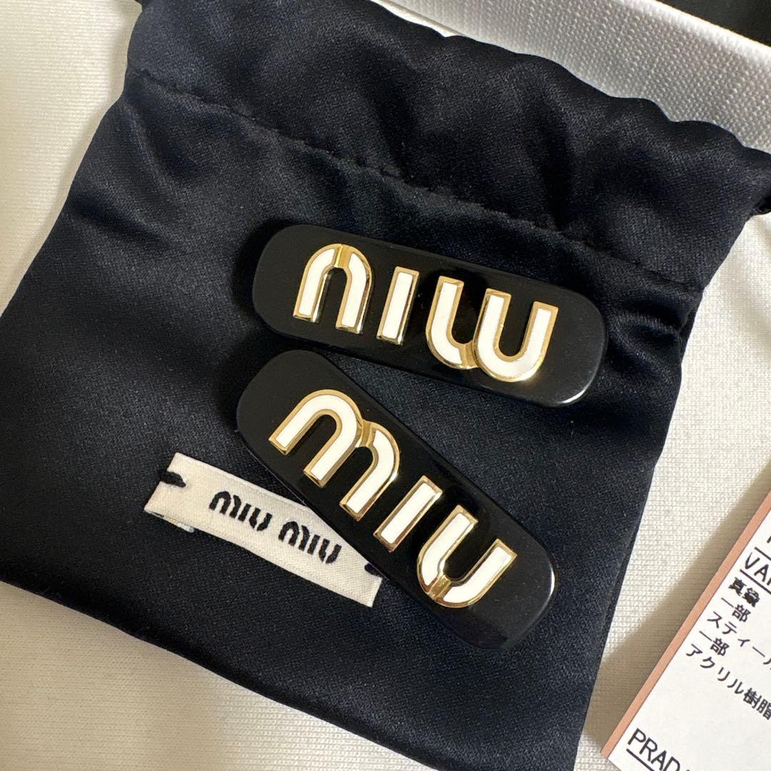 Miu Miu ヘアピン 黒