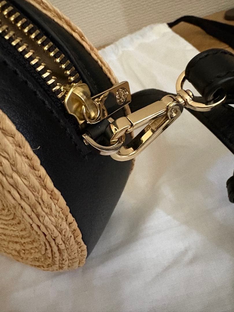 ⭐︎未使用　HELEN KAMINSKI ストロー かごバッグ　ストラップブラック