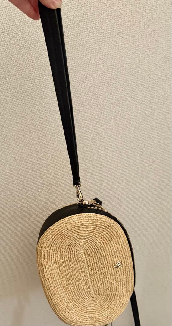 ⭐︎未使用　HELEN KAMINSKI ストロー かごバッグ　ストラップブラック