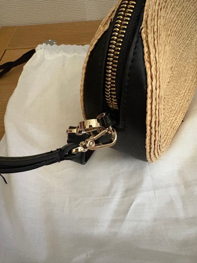 ⭐︎未使用　HELEN KAMINSKI ストロー かごバッグ　ストラップブラック