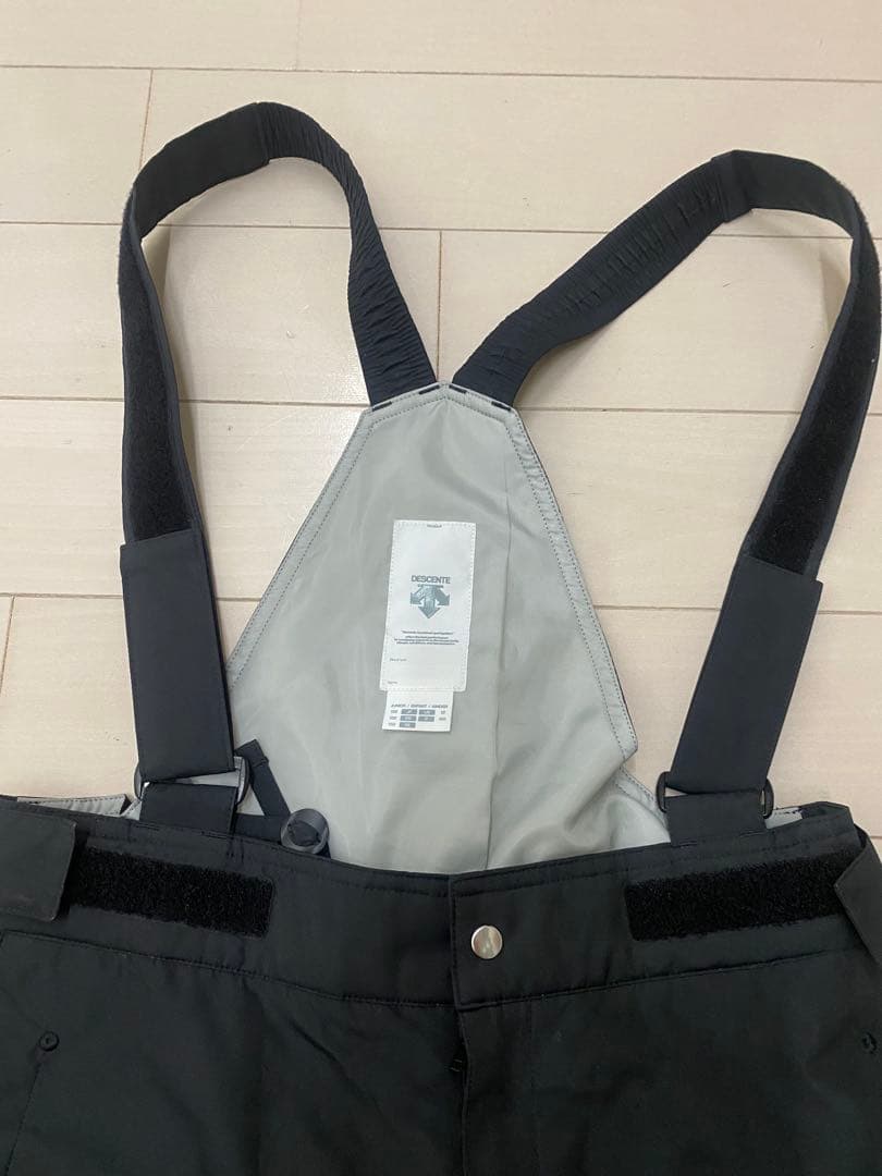 おしゃれカッコいいDESCENTE 子ども用スキーウェア カーキ/ベージュ150