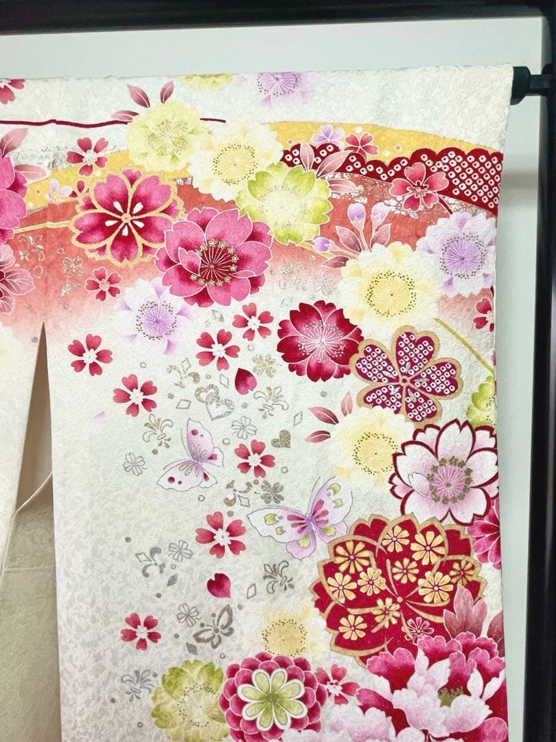 ［振袖］正絹　やわらかい白　生成り　桜　牡丹　蝶　箔　成人式