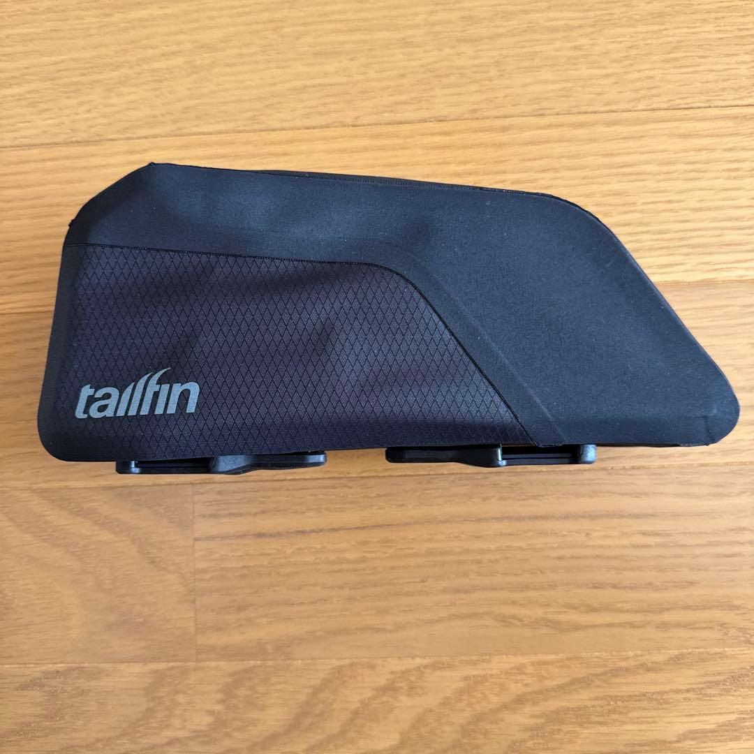 アクセサリー Tailfin Top Tube Bag Zip 1.1L