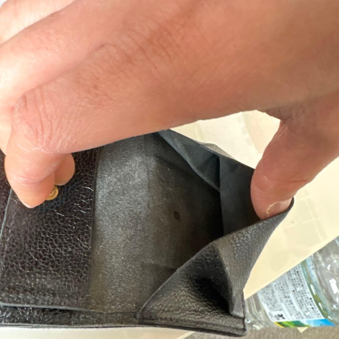 イルビゾンテ 黒レザー財布 二つ折り ボタン　ブラック