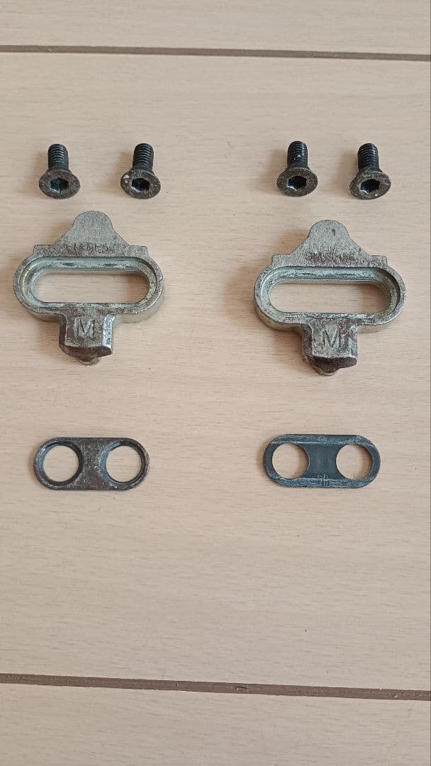 SPDサイクルシューズとSPDビンディングペダル（クリート付）のセット