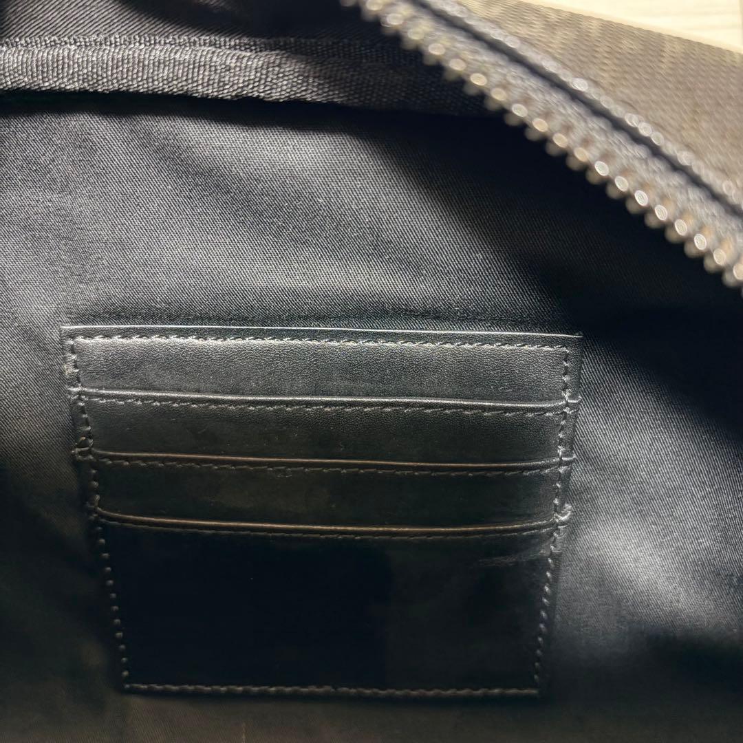 アルマーニ　エクスチェンジ　トラベルポーチ　クラッチバッグ