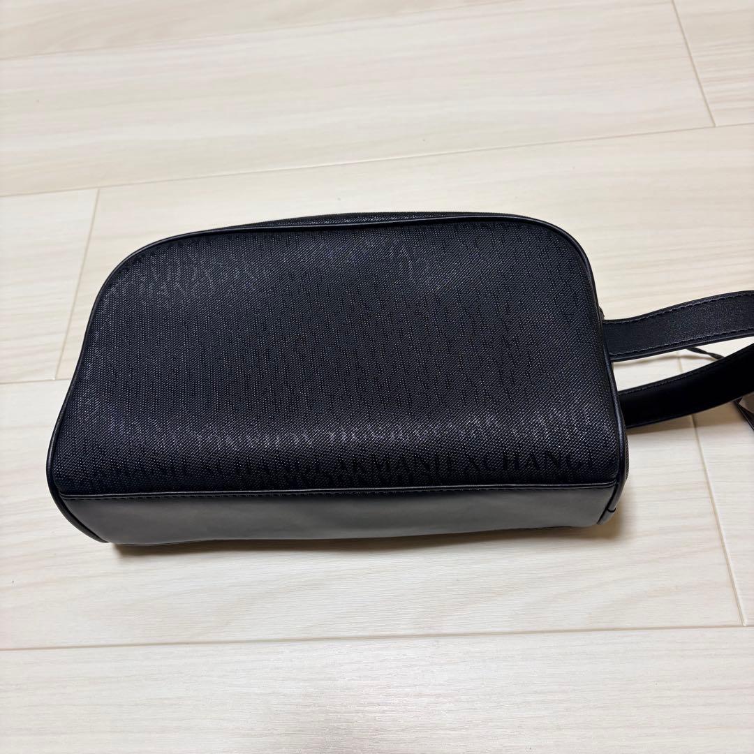 アルマーニ　エクスチェンジ　トラベルポーチ　クラッチバッグ