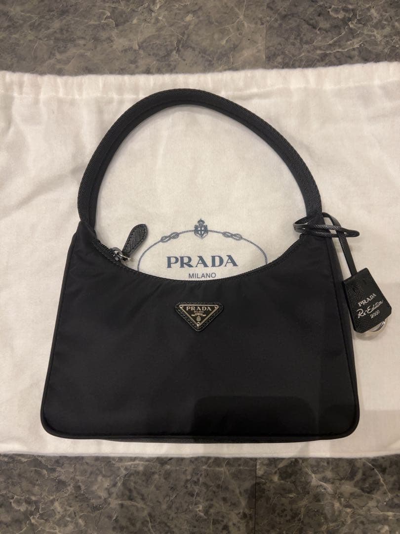 最終値下げ新品同様プラダ Re-Edition 2005 Re-Nylon 黒