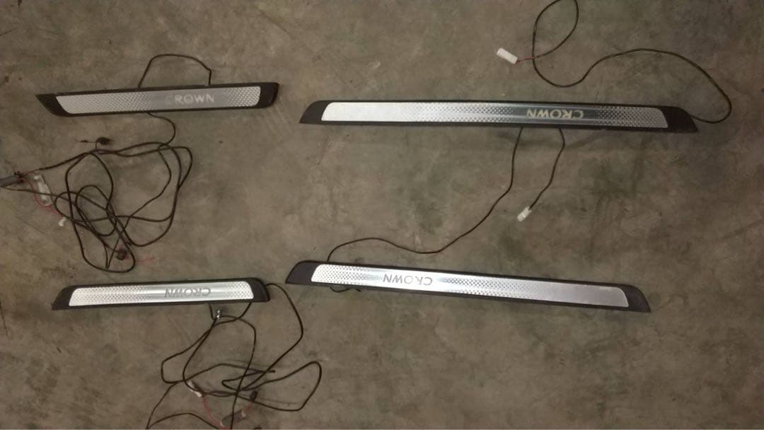 CROWN LEDスカッフプレート 4点セット