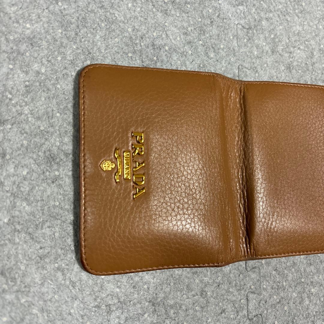 PRADA 茶色　財布　ゴールド　三つ折り