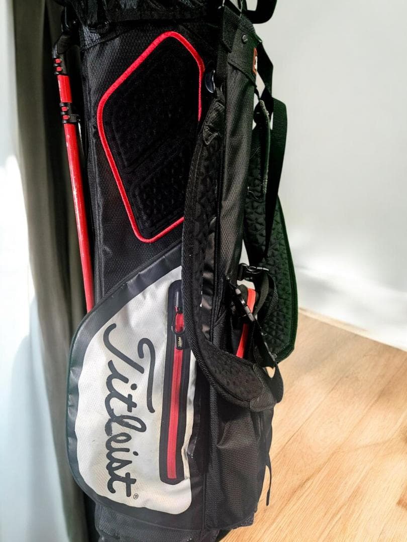 ＫＡ美品　Titleist 　軽量スタンドバッグ 黒/白/赤
