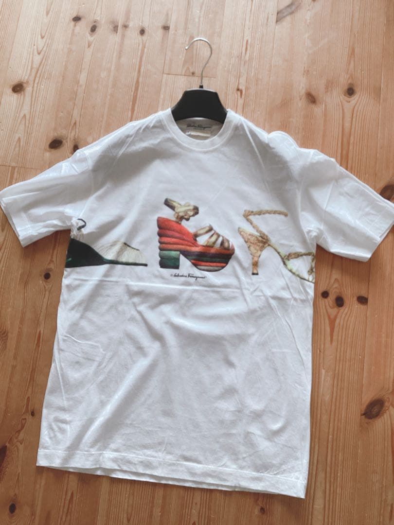 【Salvatore Ferragamo】フェラガモ　サンダルデザイン　Tシャツ