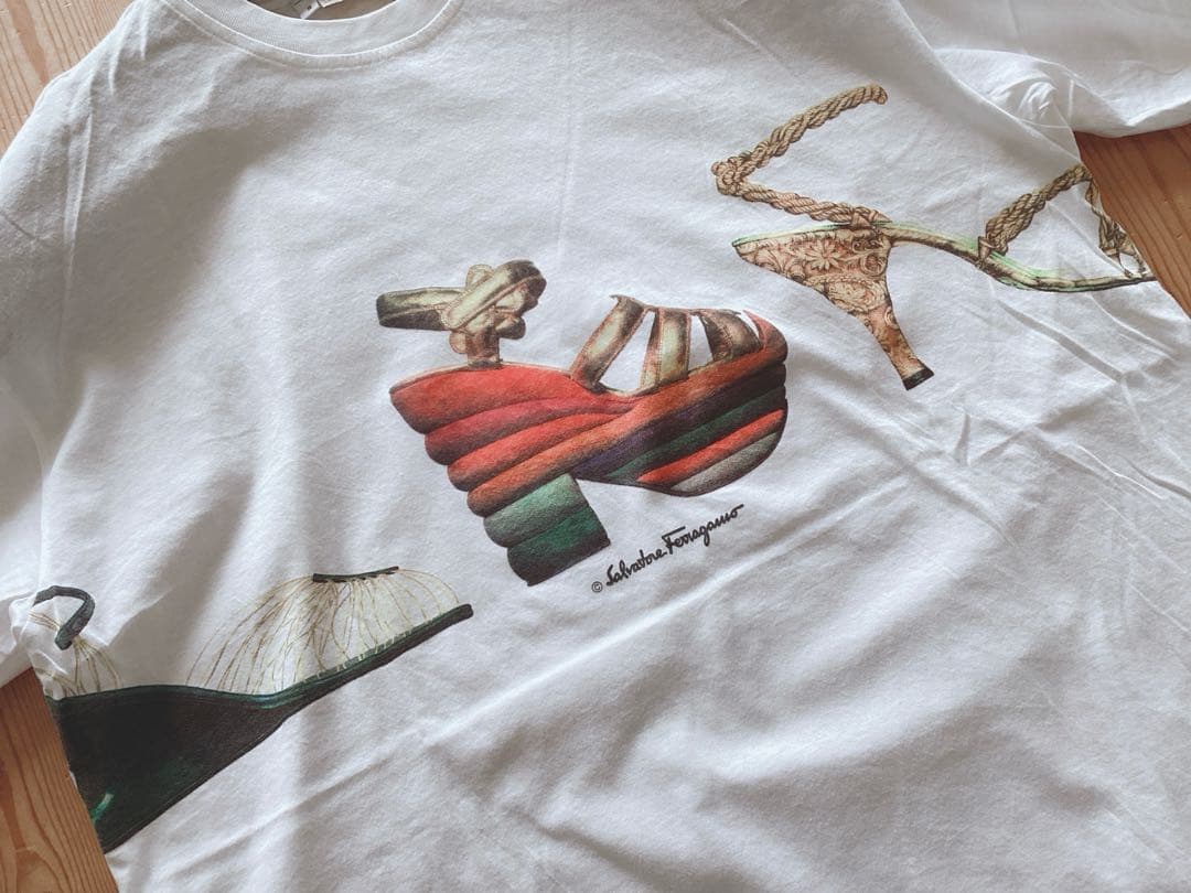 【Salvatore Ferragamo】フェラガモ　サンダルデザイン　Tシャツ