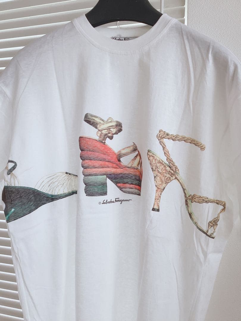 【Salvatore Ferragamo】フェラガモ　サンダルデザイン　Tシャツ