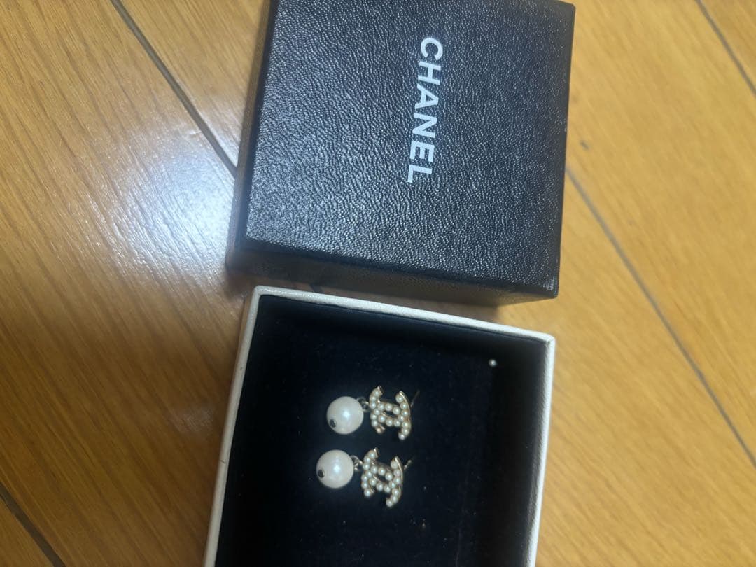 CHANEL パール付きピアス