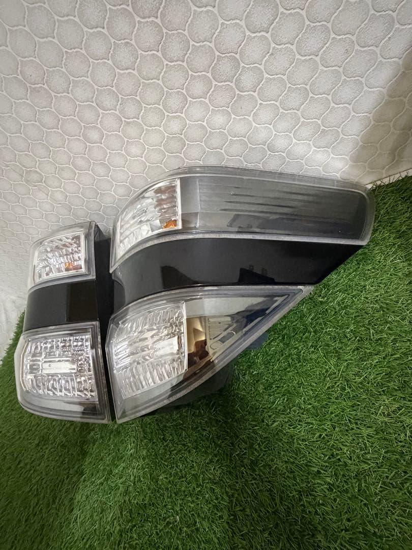 ヴェルファイア 20系　純正　左右LEDテールランプ クリア/ブラック