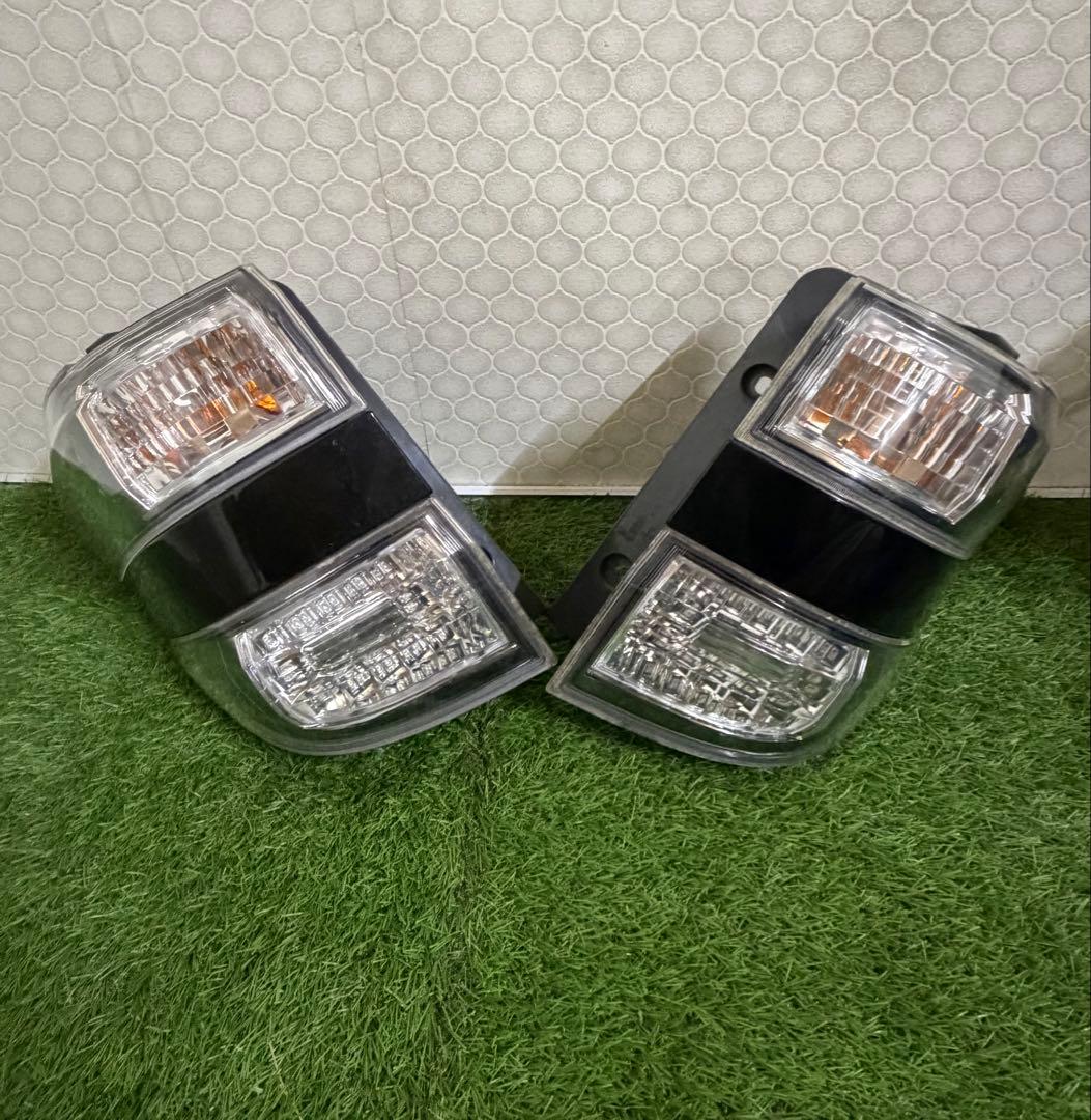 ヴェルファイア 20系　純正　左右LEDテールランプ クリア/ブラック