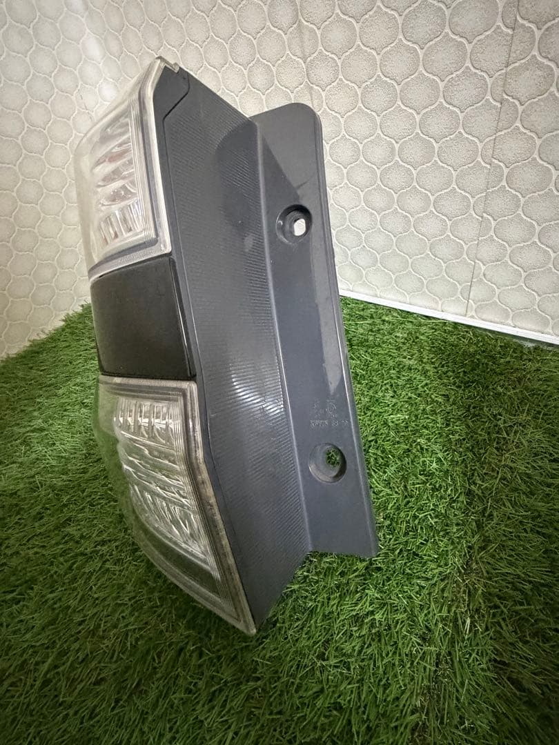 ヴェルファイア 20系　純正　左右LEDテールランプ クリア/ブラック