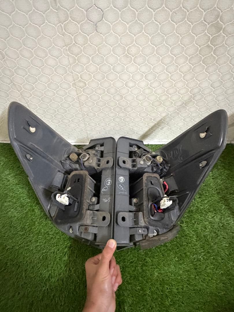 ヴェルファイア 20系　純正　左右LEDテールランプ クリア/ブラック