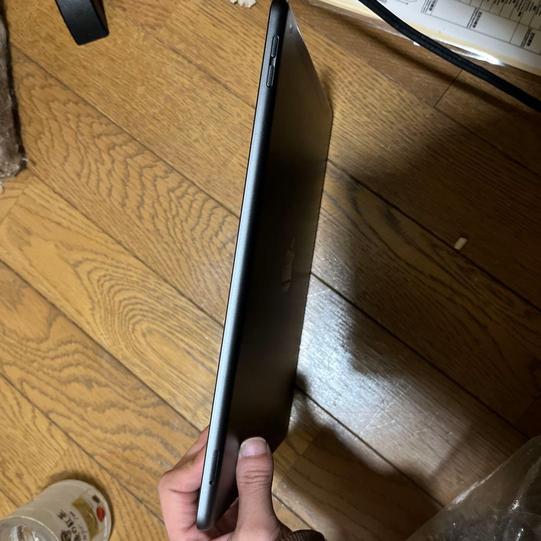 Apple iPad スペースグレー 本体第8世代32GB