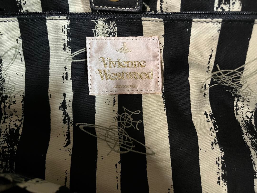 Vivienne Westwood オーブ型押しアコードバッグ レザー