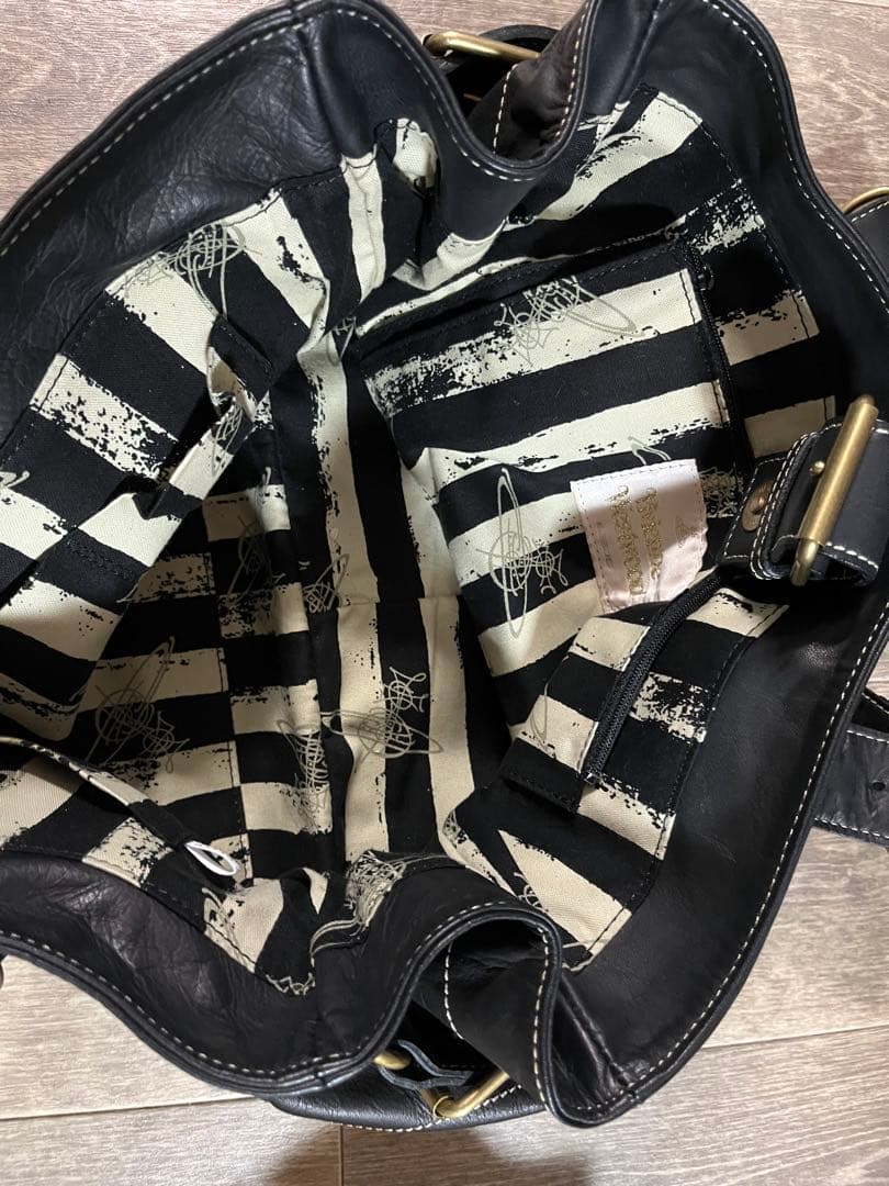 Vivienne Westwood オーブ型押しアコードバッグ レザー