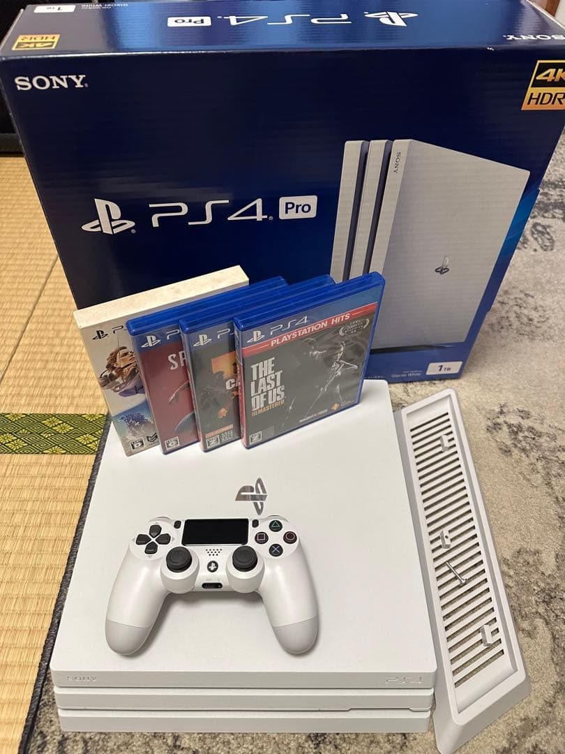 極美品　SONY PlayStation4 CUH-7200BB02