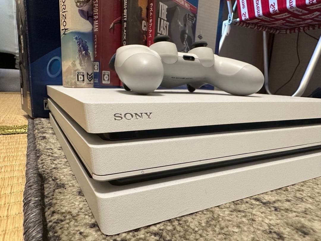 極美品　SONY PlayStation4 CUH-7200BB02