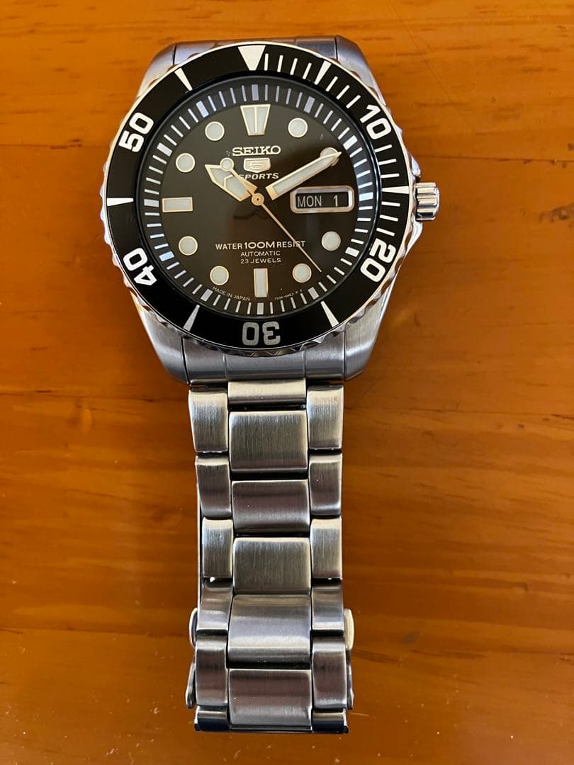 SEIKO5スポーツ　自動巻き時計 黒文字盤 ステンレス