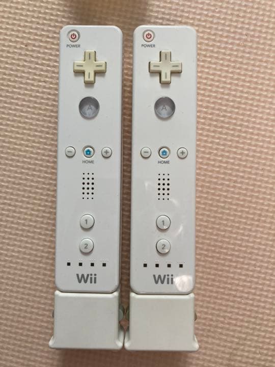 生産終了品　初期のwii本体　コントローラー2個付き