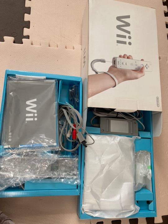生産終了品　初期のwii本体　コントローラー2個付き