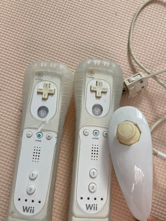 生産終了品　初期のwii本体　コントローラー2個付き
