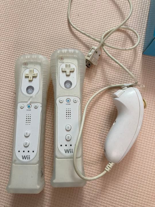 生産終了品　初期のwii本体　コントローラー2個付き
