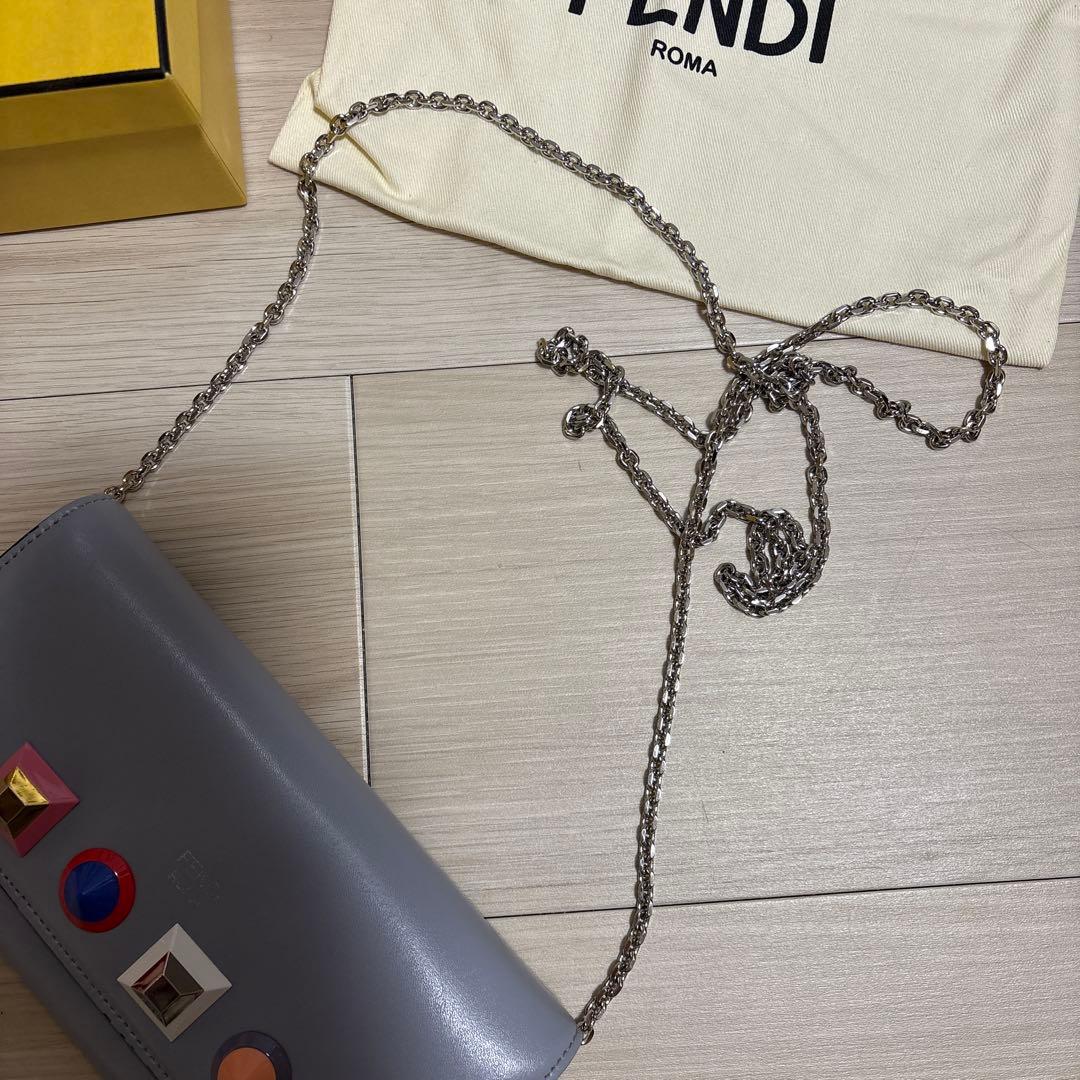 【美品】FENDI フェンディ カラースタッズ チェーンウォレット 長財布