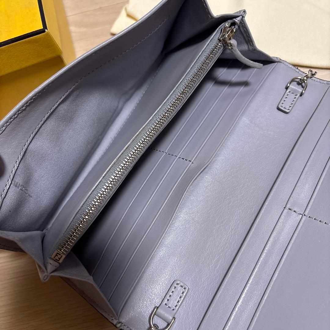 【美品】FENDI フェンディ カラースタッズ チェーンウォレット 長財布