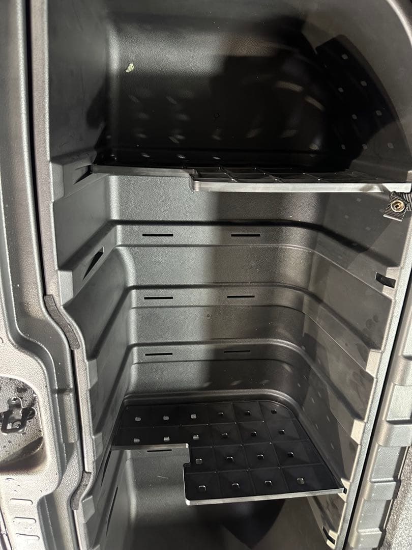 セレナC27 ラゲッジアンダートレイ