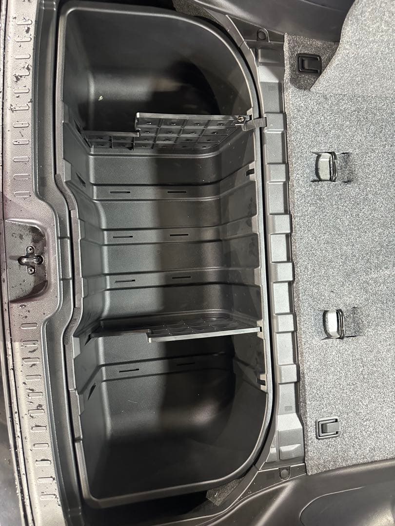 セレナC27 ラゲッジアンダートレイ