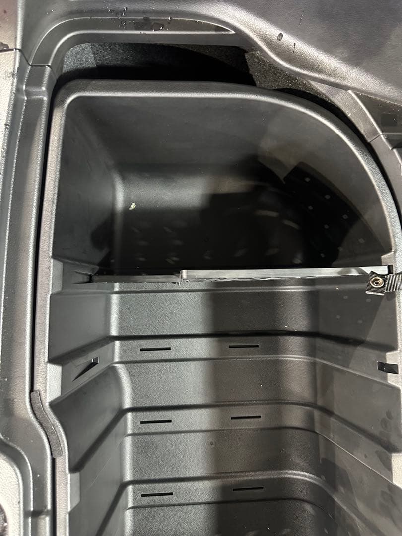 セレナC27 ラゲッジアンダートレイ