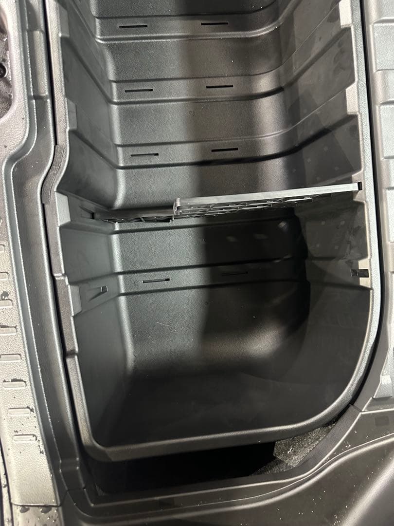 セレナC27 ラゲッジアンダートレイ